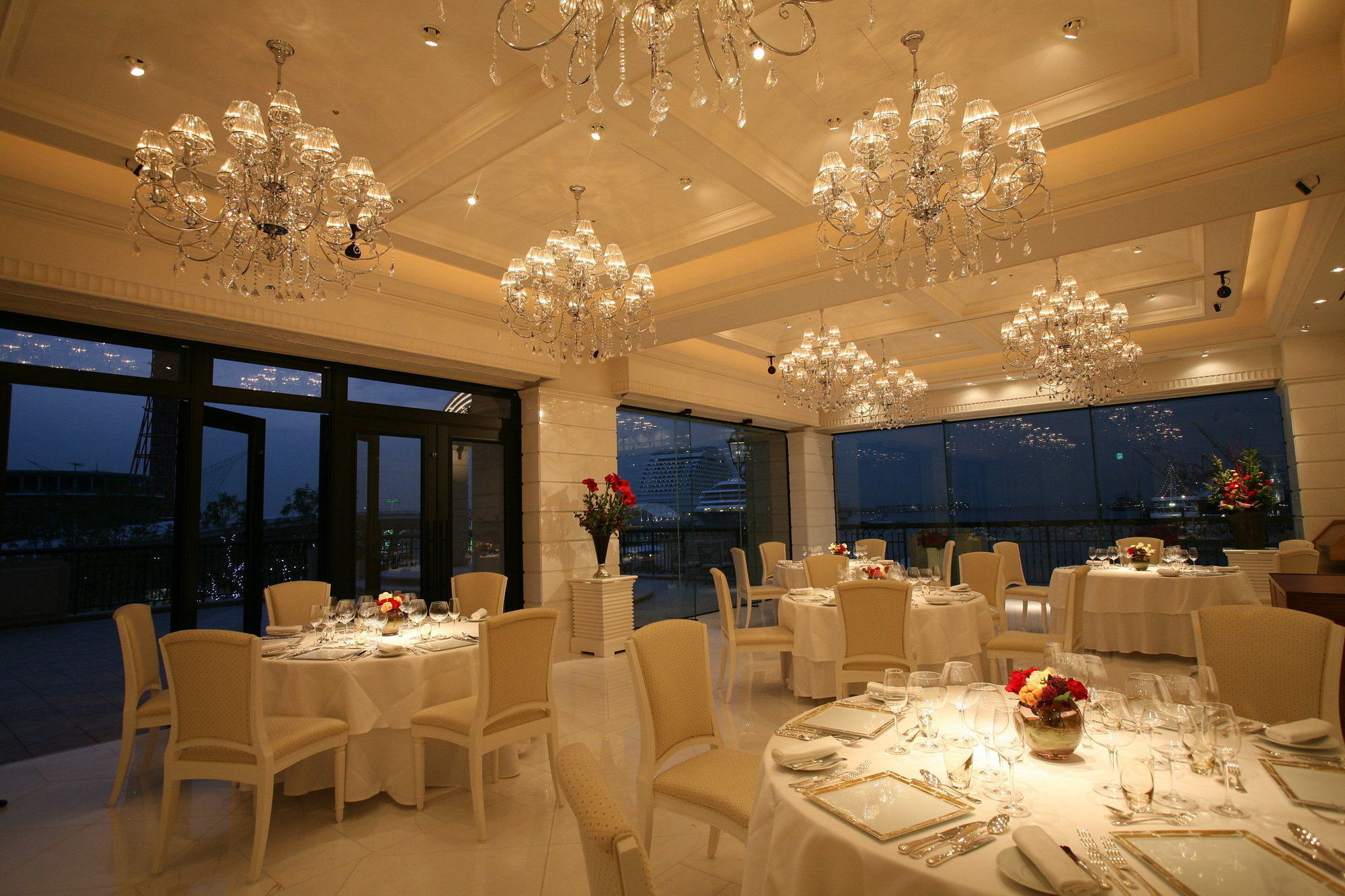 Hotel La Suite Kobe Harborland Restaurant bilde
